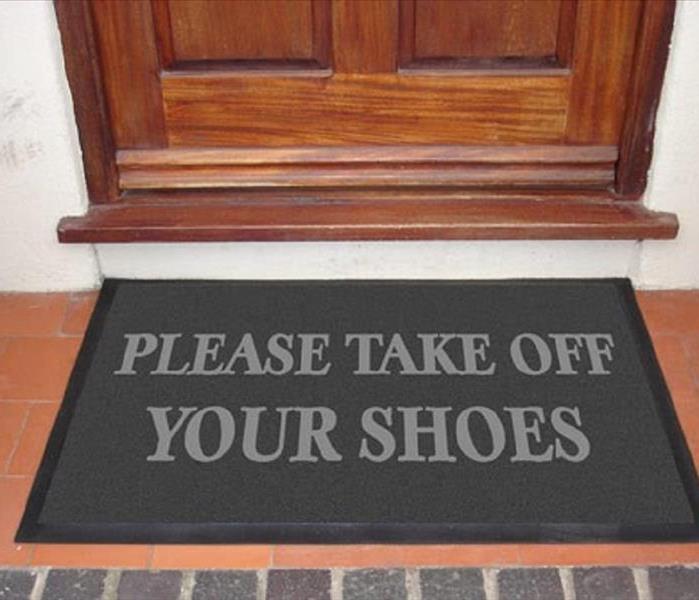 Mat on front porch with text saying: Please Take Off Your Shoes